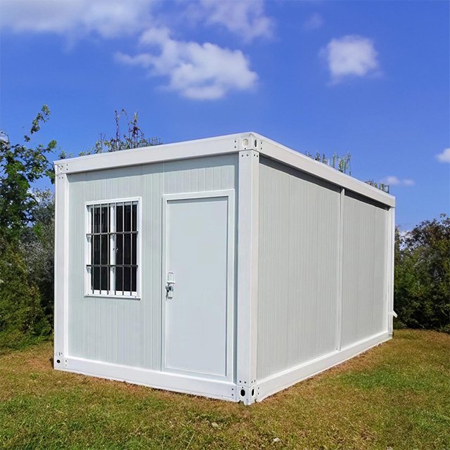 Instant Setup: Modular Container House with Detachable Features