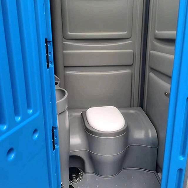 Easy Setup & Maintenance: Your Ideal Mobile Toilet for Large Crowds