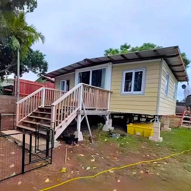 Space-efficient Expandable House Maximizing Every Inch of Living Area